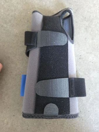Thuasne Ligaflex Classic polsbrace bovenaanzicht, getest door fysioengezond.nl