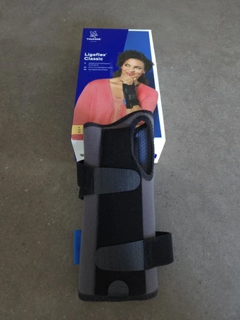 Thuasne Ligaflex Classic polsbrace unboxing met doos en brace, getest door fysioengezond.nl