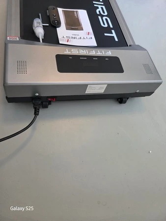 FitFirst Walker loopband aansluiting stroom voorkant, getest door fysioengezond.nl