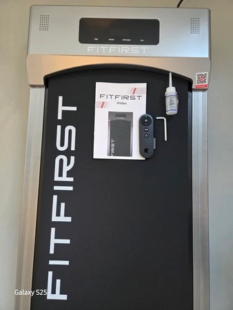 FitFirst Walker loopband unboxing met handleiding en afstandsbediening, getest door fysioengezond.nl