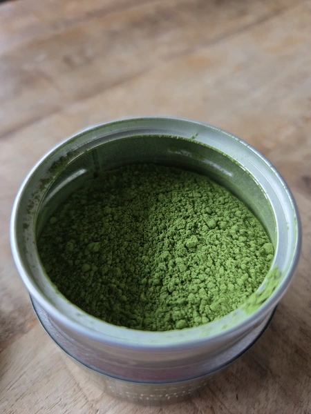 Joy of Matcha poeder geopend in blikje (Fysioengezond.nl test)