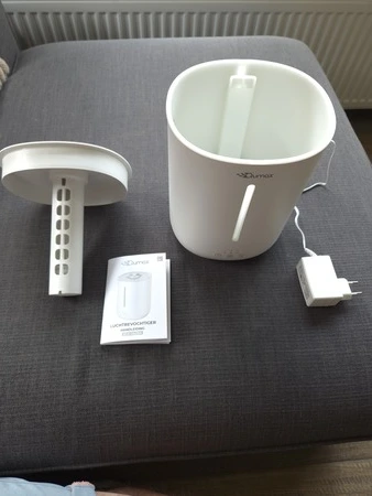 Qumax luchtbevochtiger unboxing met deksel, unit, kabel en handleiding, getest door fysioengezond.nl