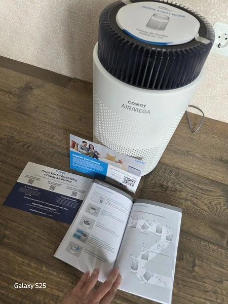 Coway Airmega 100 unboxing met filter en handleiding in woonkamer van Martijn (Fysioengezond.nl test)