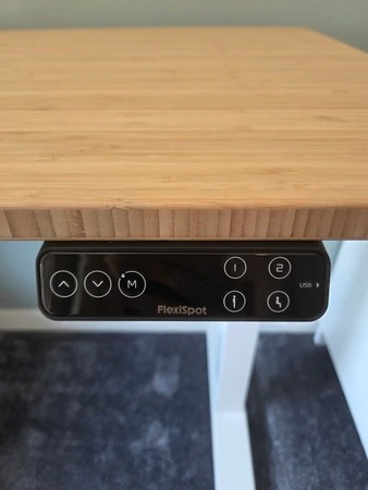 FlexiSpot E7 Pro sta zit bureau display, getest door fysioengezond.nl