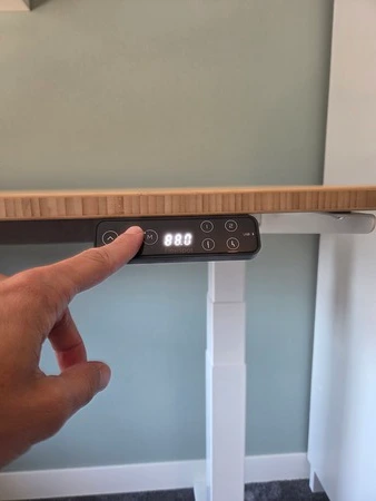 FlexiSpot E7 Pro sta zit bureau display hoogte instellen, getest door fysioengezond.nl