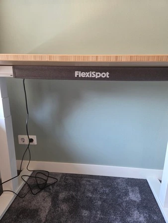 FlexiSpot E7 Pro sta zit bureau kabelgoot afwerking, getest door fysioengezond.nl