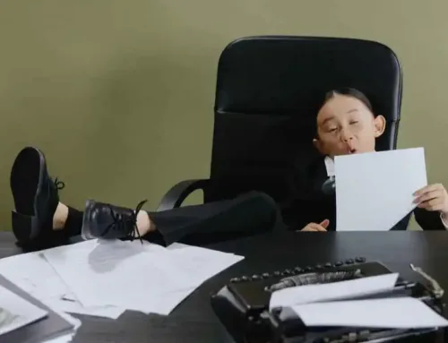 Wat is een goede zithouding achter je bureau?