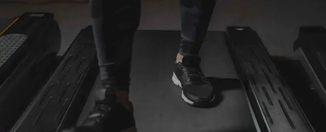 Hoe werkt een loopband voor onder een bureau?