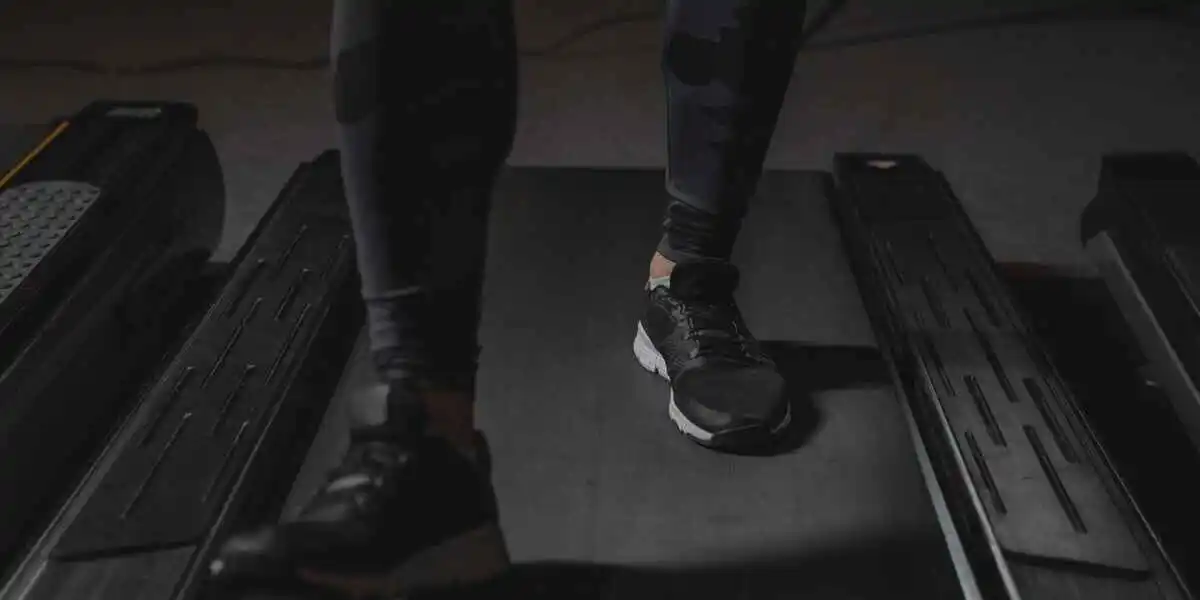 Hoe werkt een loopband voor onder een bureau?