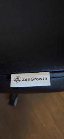ZenGrowth zadelkruk logo zijkant zitting, getest door fysioengezond.nl
