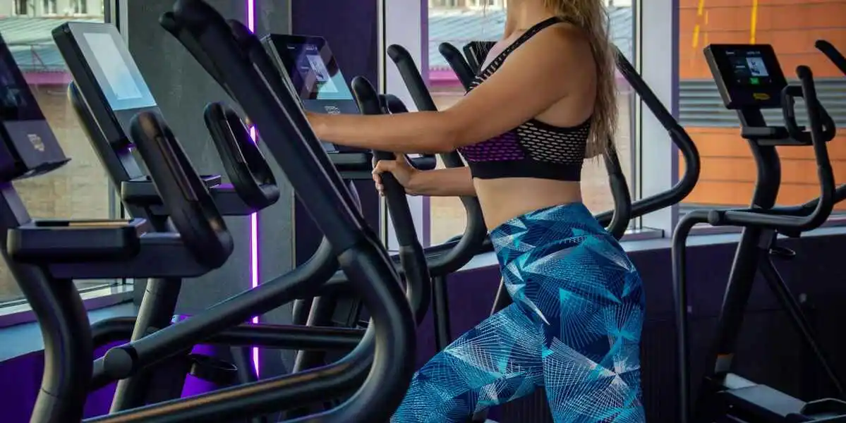 Crosstrainer bij knieklachten: veilig trainen & revalideren