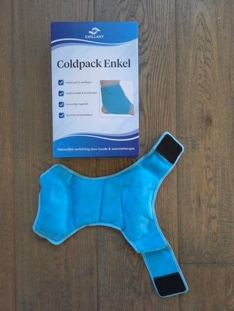 Chillaxy coldpack voor de enkel unboxing op vloer, getest door fysioengezond.nl
