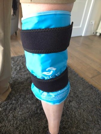 Chillaxy coldpack knie voorzijde om been, getest door fysioengezond.nl