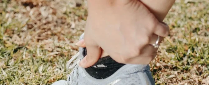 Hoe lang mag je een enkelbrace dragen?